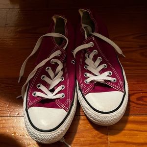 Converse - unisex (women’s 7 men’s 5)